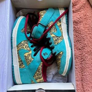 RARE like new Nike dunk SB peacock